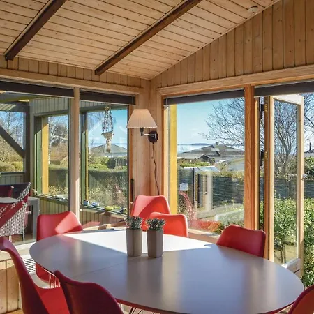 Three-bedroom In Ferienhaus